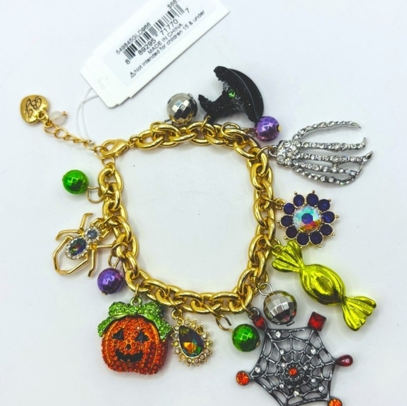 Betsey Johnson SCREAM QUEEN Halloween Spider Pumpkin Multi Charm BRACELET - Picture 5 of 6